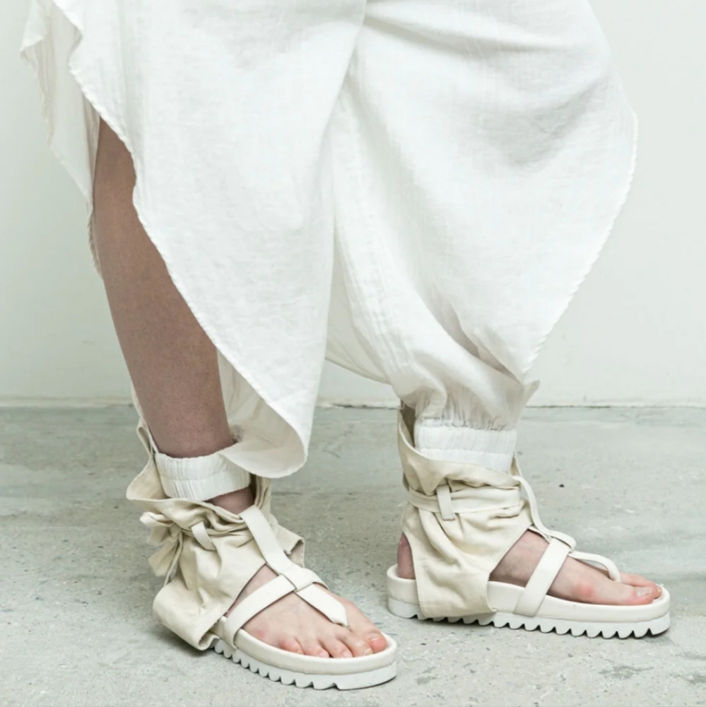 Nicholas K Laguna Moc Sandals Off White Moccasin Thong Size 42 Nib
